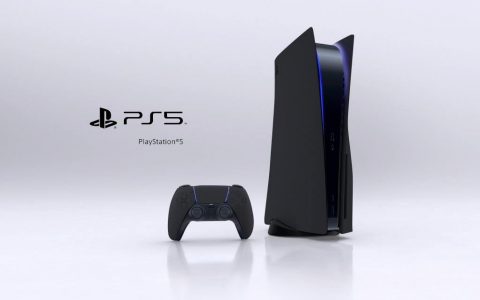 PS5, vendevano scocche nere. Denunciati da Sony